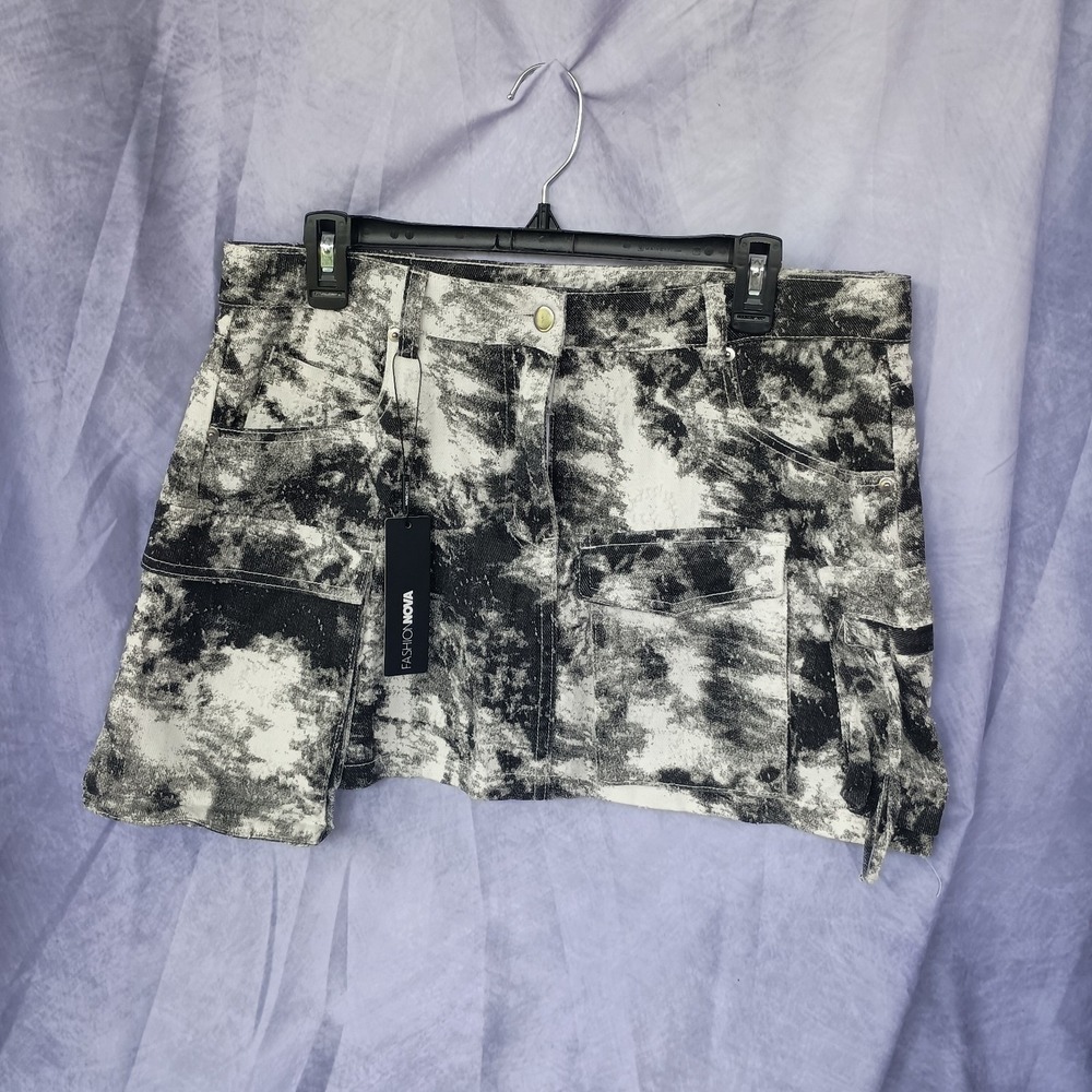 Fashion Nova Smoke & Mirrors Cargo Mini Skirt Black White Acid Wash NWT Size XL